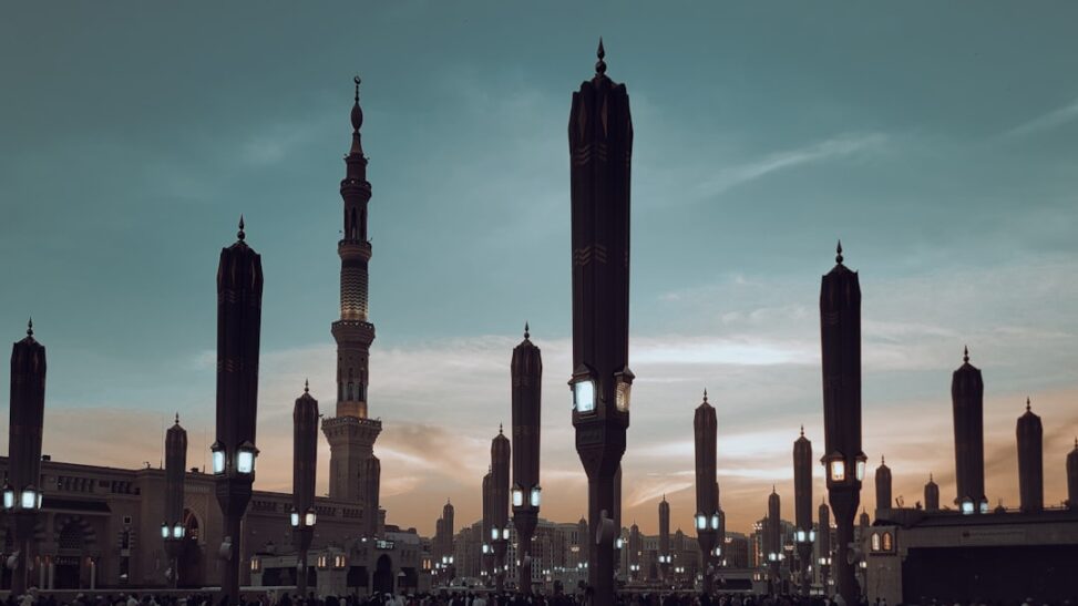 【サウジアラビア】インタービジョン2026リヤド開催——ユーロビジョンに挑む石油王国の音楽転換(Photo by Haythem Gataa on Unsplash)