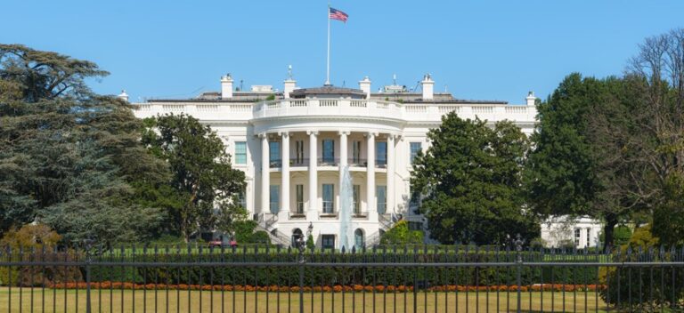 【アメリカ】トランプ政権がAI連邦法枠組みを発表。州法一掃・軽規制路線の構造と現地の反応