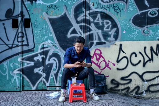 【ベトナム】DL世界1位なのに収益は12分の1——9.6億本ダウンロードが生む「稼げない覇者」の構造（出典：Digital in Asia）